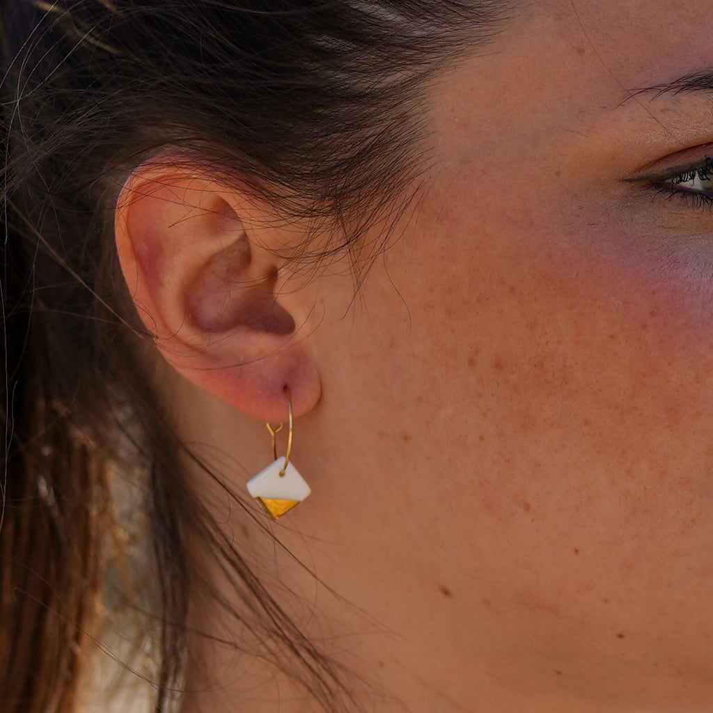 Créoles Carrés en Porcelaine Blanche et Or