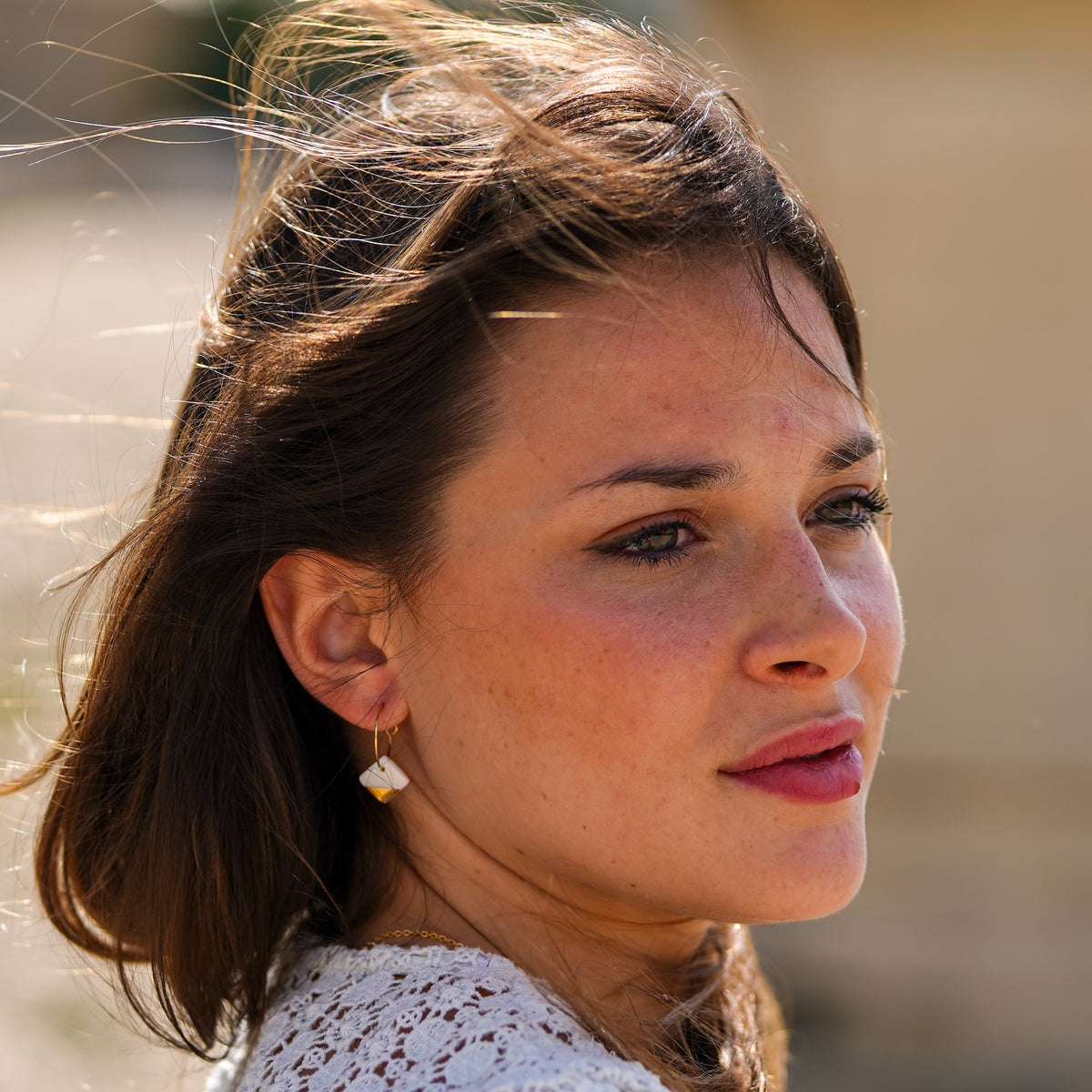 Créoles Carrés en Porcelaine Blanche et Or