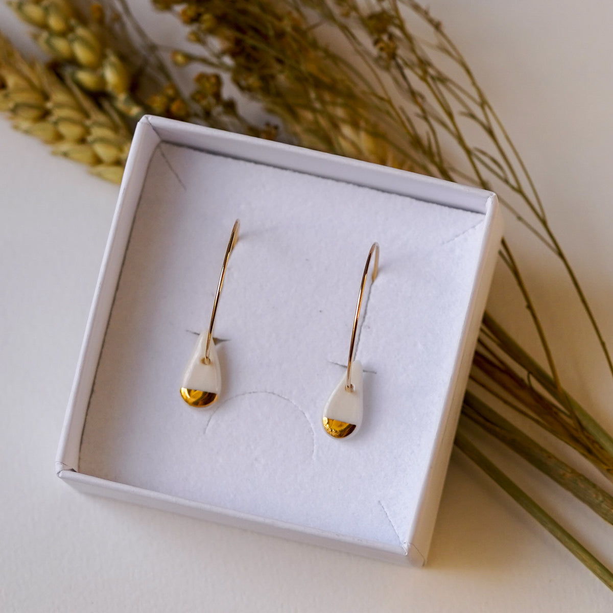 Créoles Gouttes en Porcelaine Blanche et Or