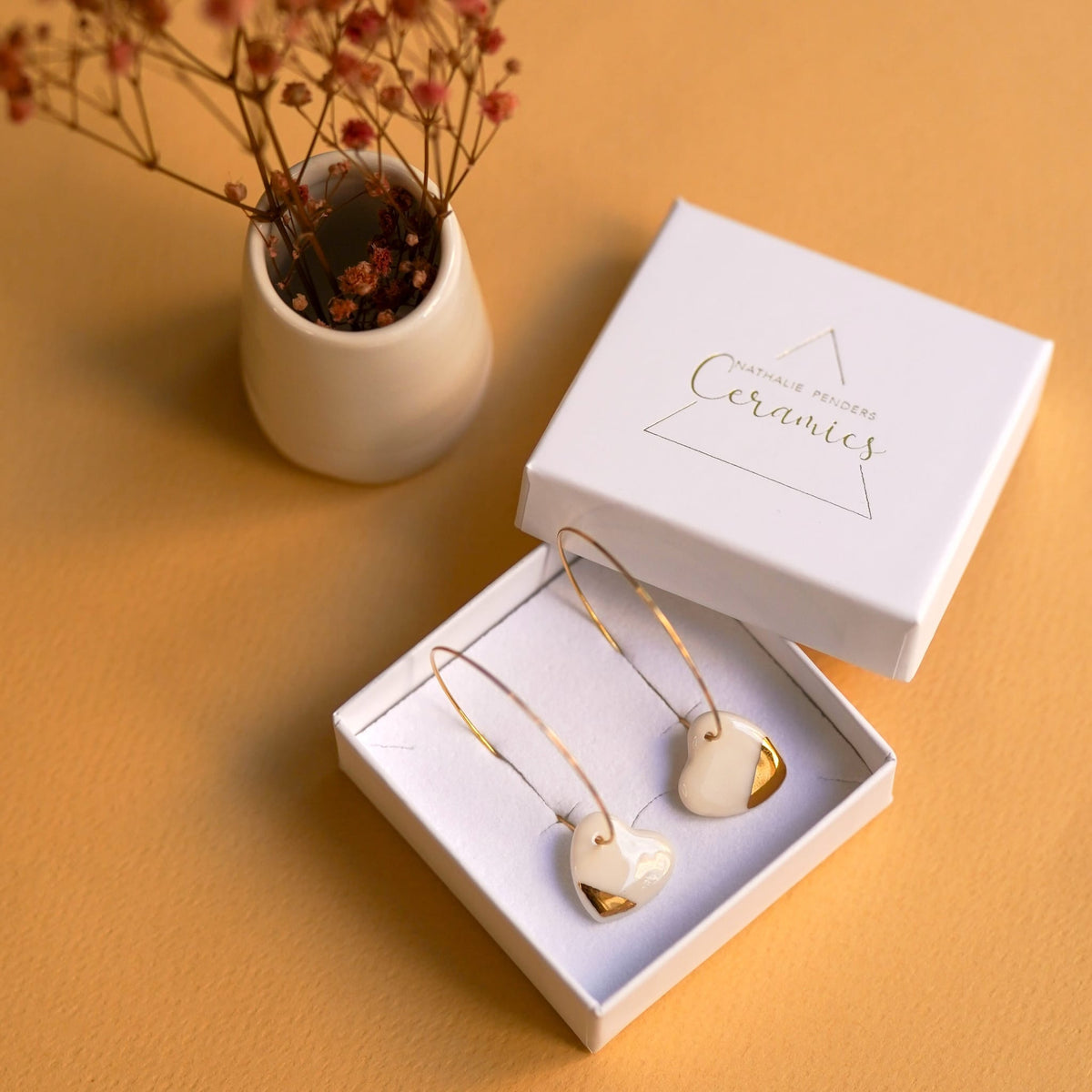 Créoles Grands Coeurs en Porcelaine Blanche et Or