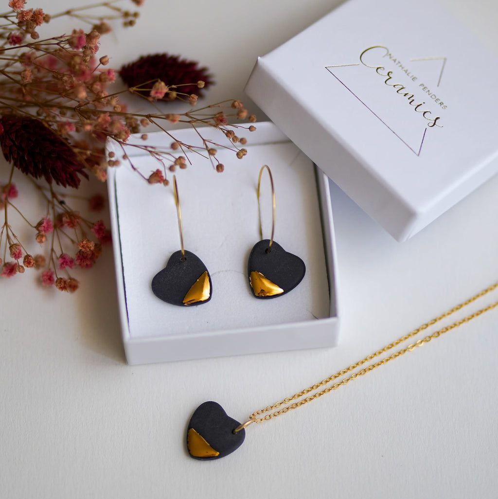 Collier Grand cœur – Porcelaine noire dorée