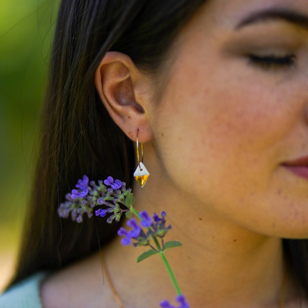 Créoles Losange en Porcelaine Blanche et Or