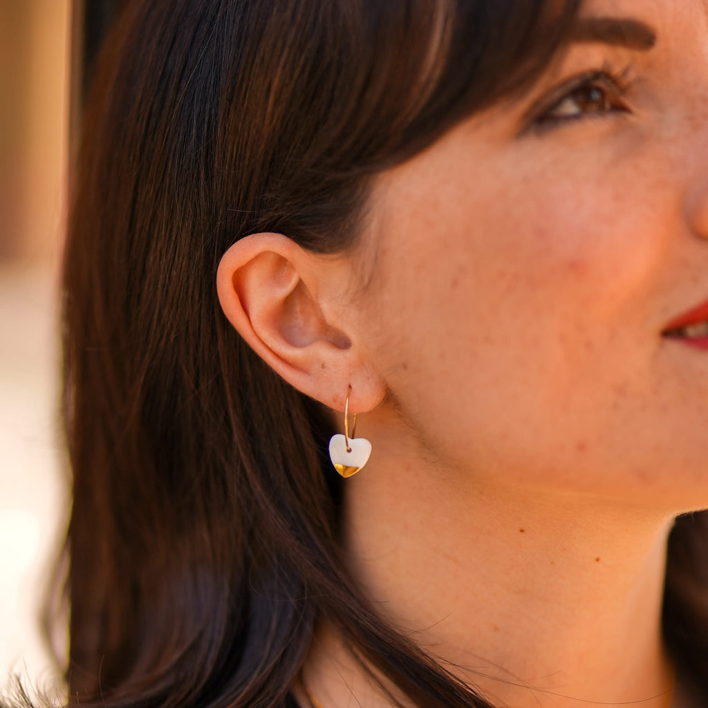 Créoles Petits Coeurs en Porcelaine Blanche et Or