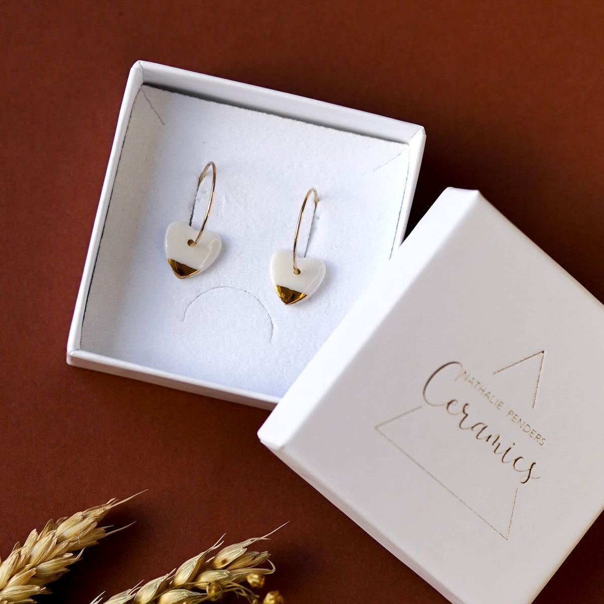 Créoles Petits Coeurs en Porcelaine Blanche et Or