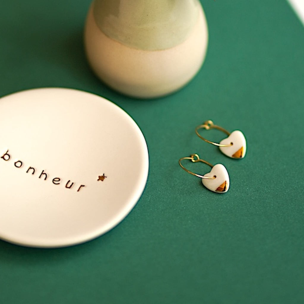 Créoles Petits Coeurs en Porcelaine Blanche et Or