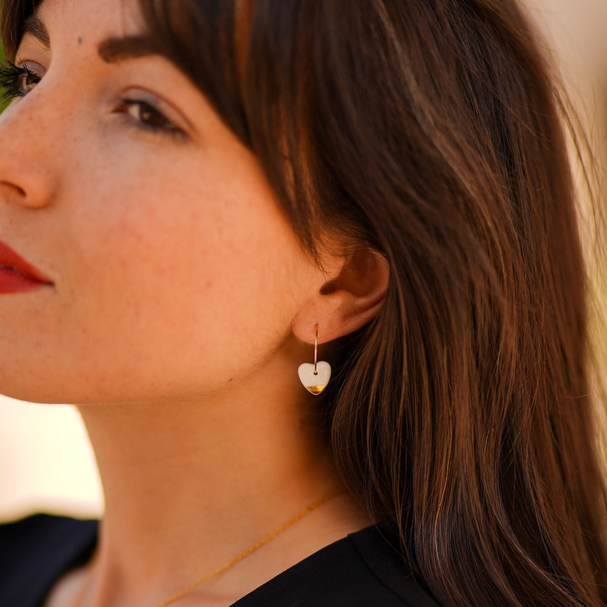 Créoles Petits Coeurs en Porcelaine Blanche et Or