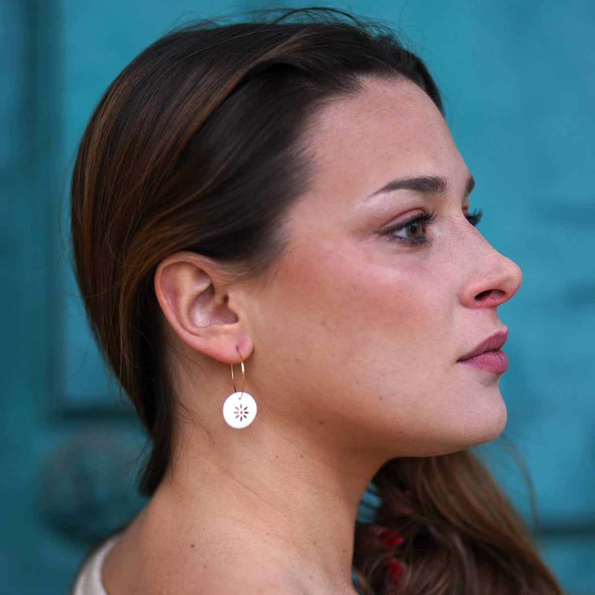 Créoles Soleil en Porcelaine Blanche et Or