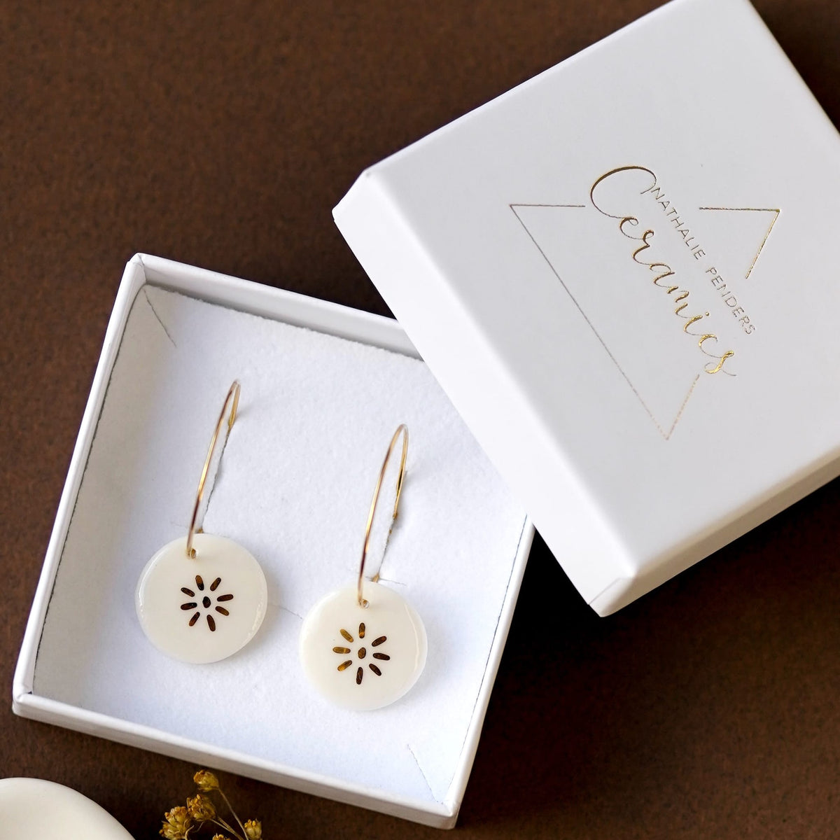 Créoles Soleil en Porcelaine Blanche et Or