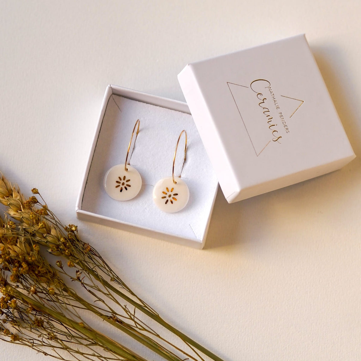 Créoles Soleil en Porcelaine Blanche et Or