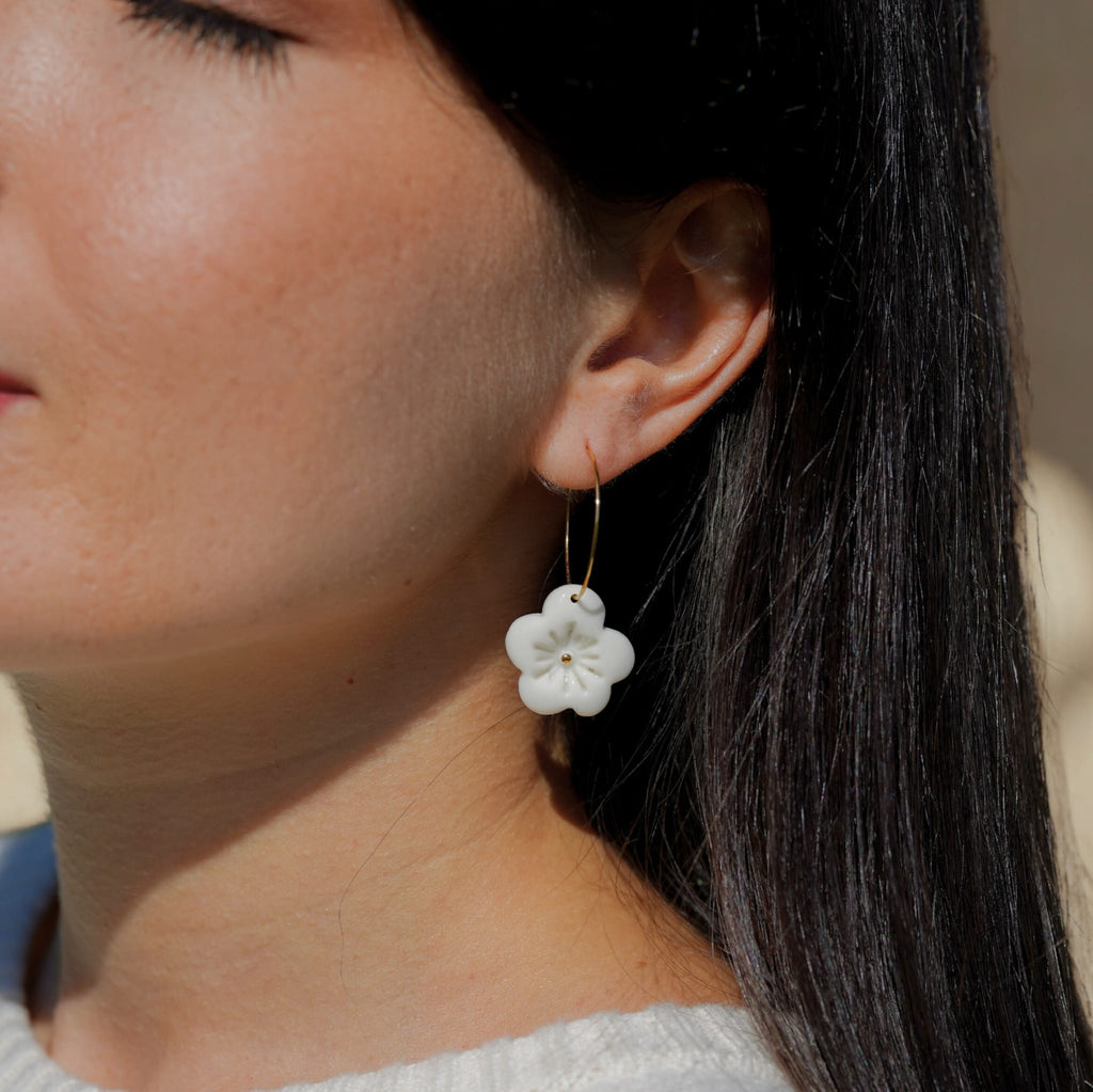 Créoles Seventie – Porcelaine et or