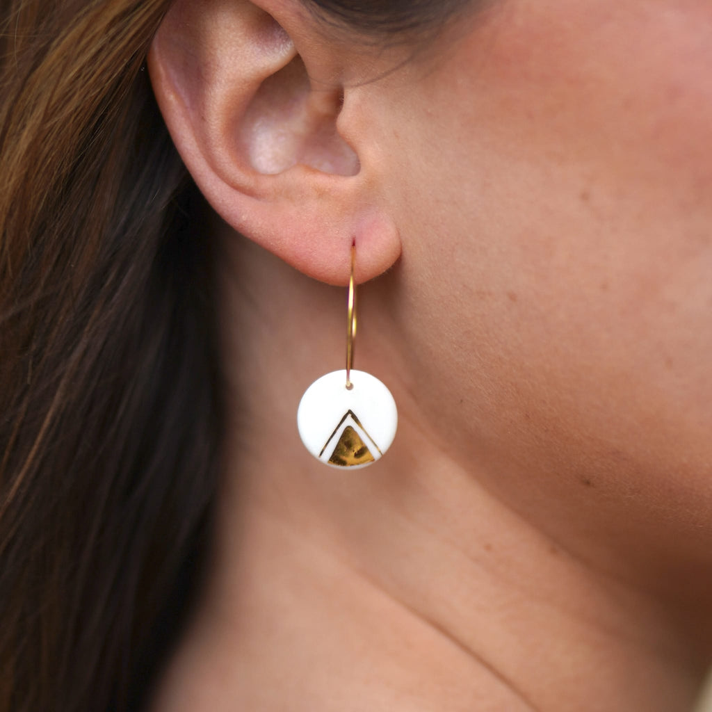 Créoles Triangle en Porcelaine Blanche et Or