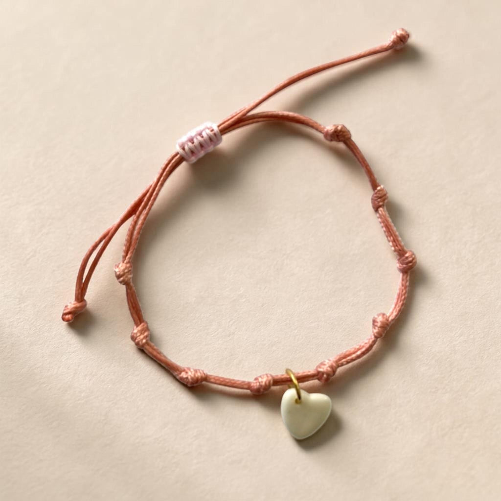 Bracelet cordon rose et pendentif en porcelaine blanche – ajustable