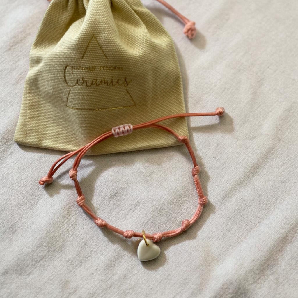 Bracelet cordon rose et pendentif en porcelaine blanche – ajustable