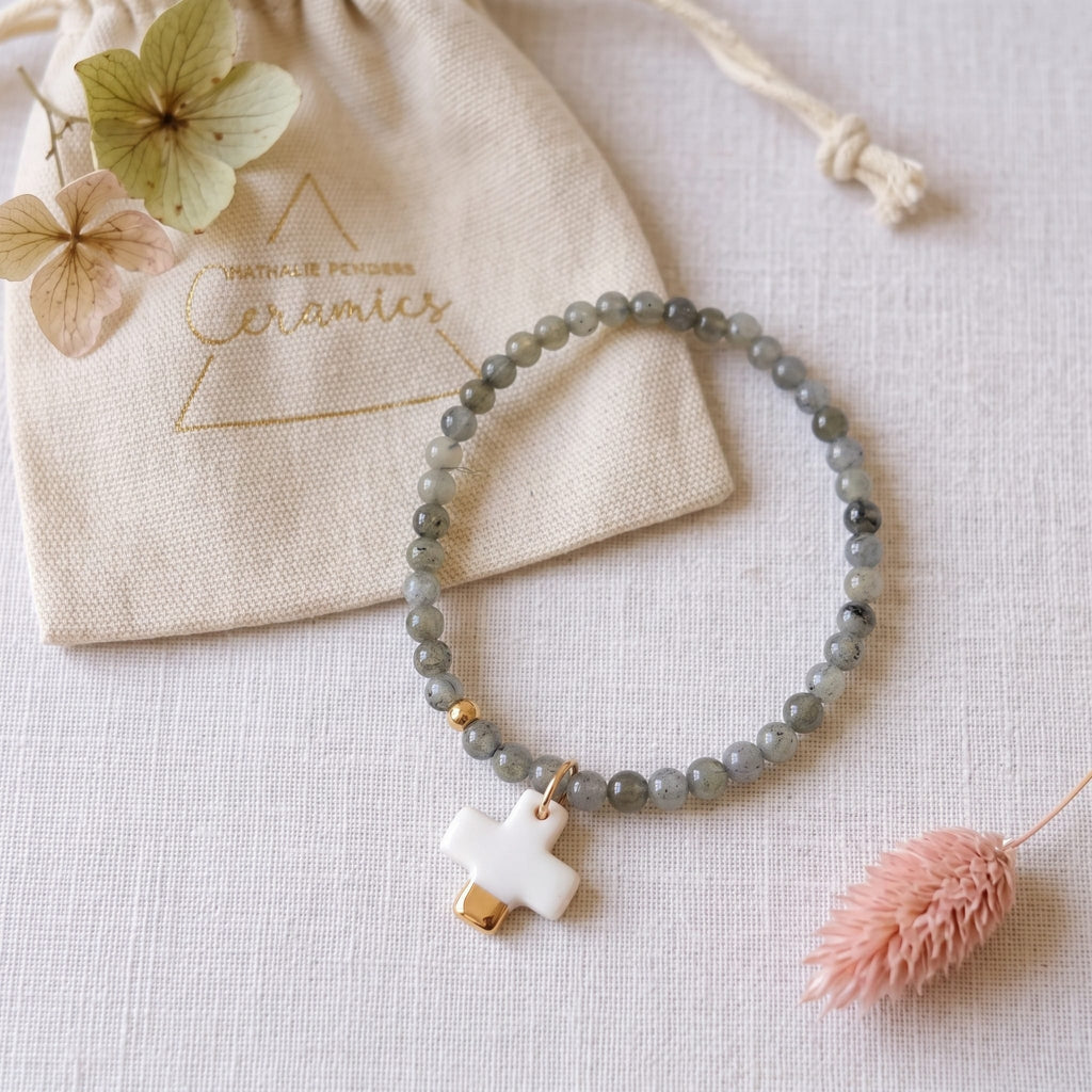Bracelet perles gris vert et pendentif en porcelaine – fait main