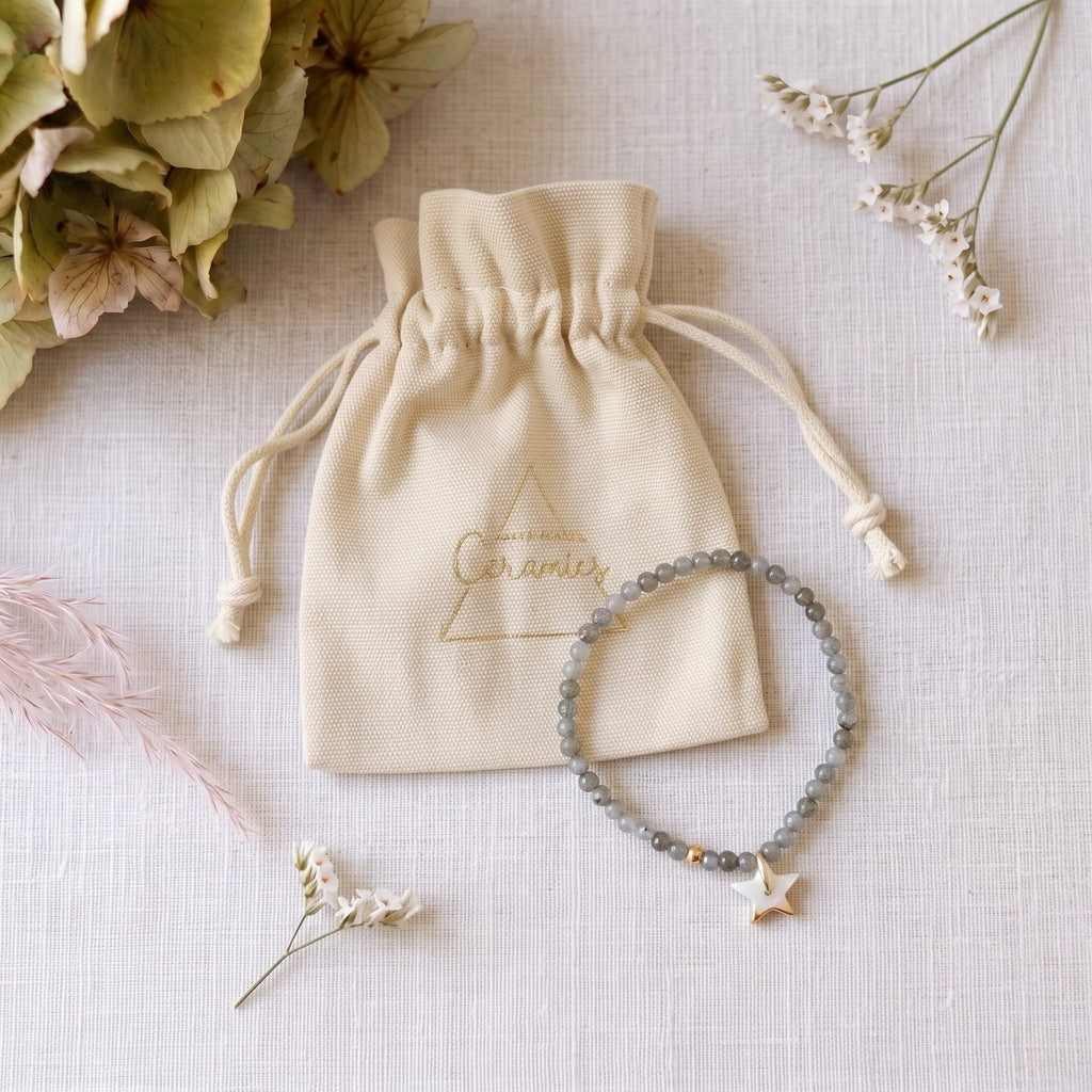 Bracelet perles gris vert et pendentif en porcelaine – fait main