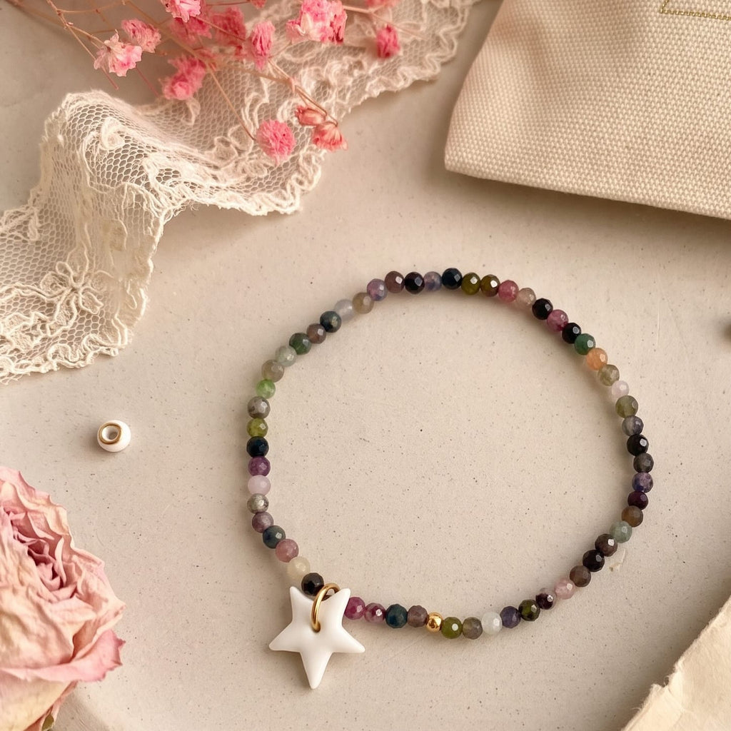 Bracelet perles tourmaline et pendentif en porcelaine – fait main