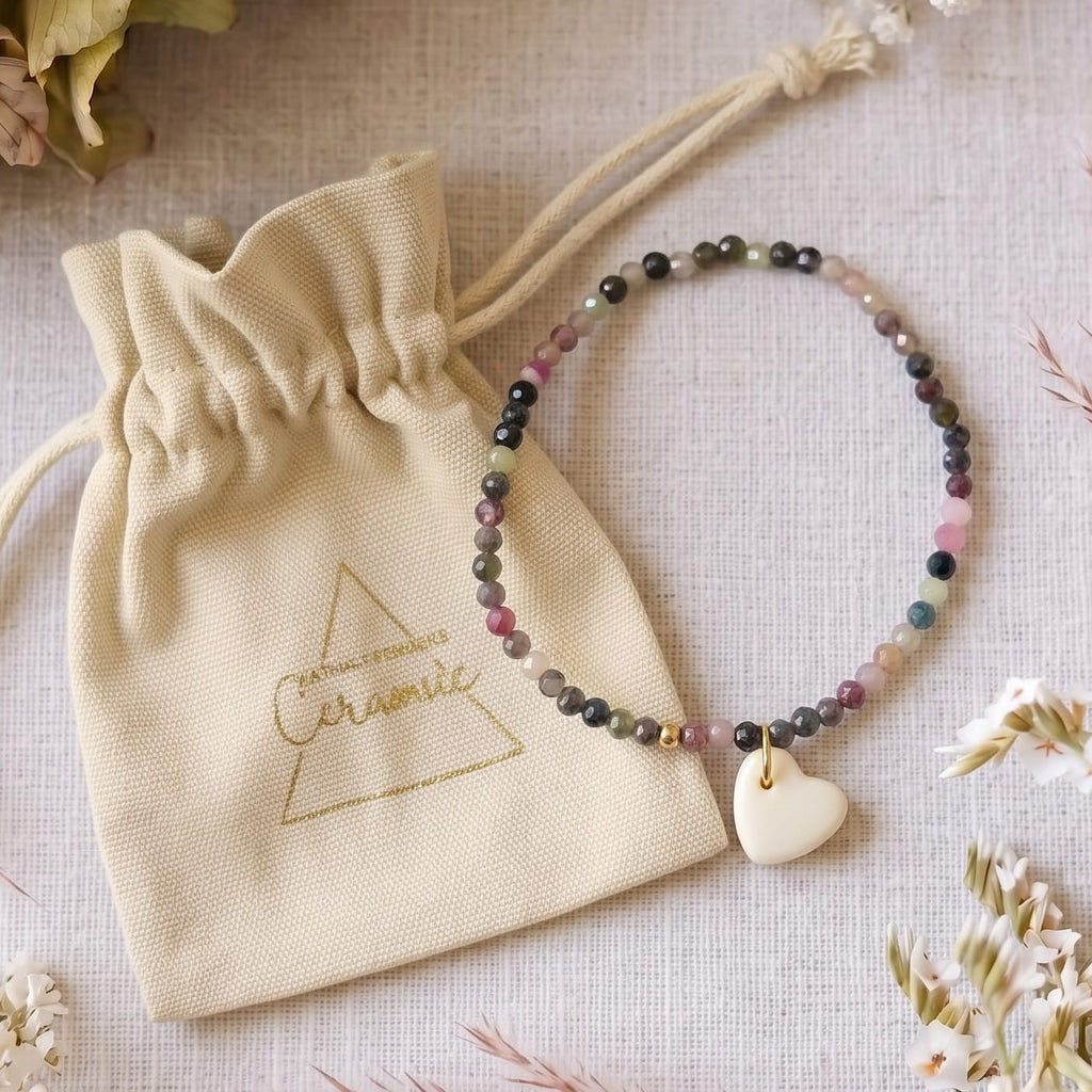 Bracelet perles tourmaline et pendentif en porcelaine – fait main