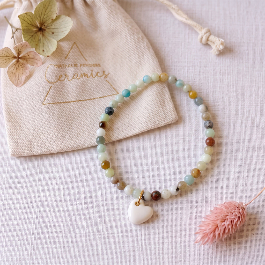 Bracelet en amazonite multicolore et pendentif en porcelaine