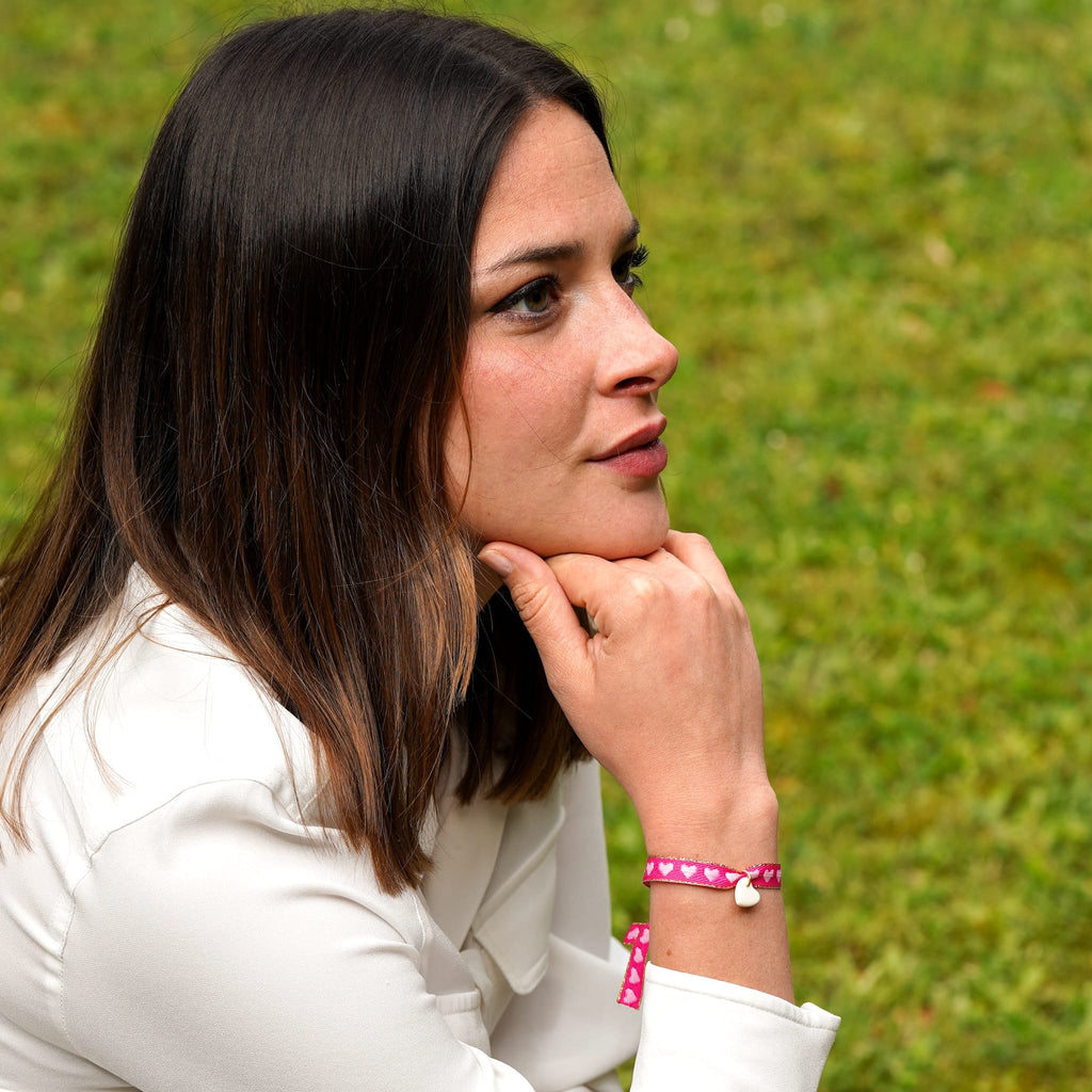 Bracelet ruban cœur et pendentif en porcelaine – ajustable
