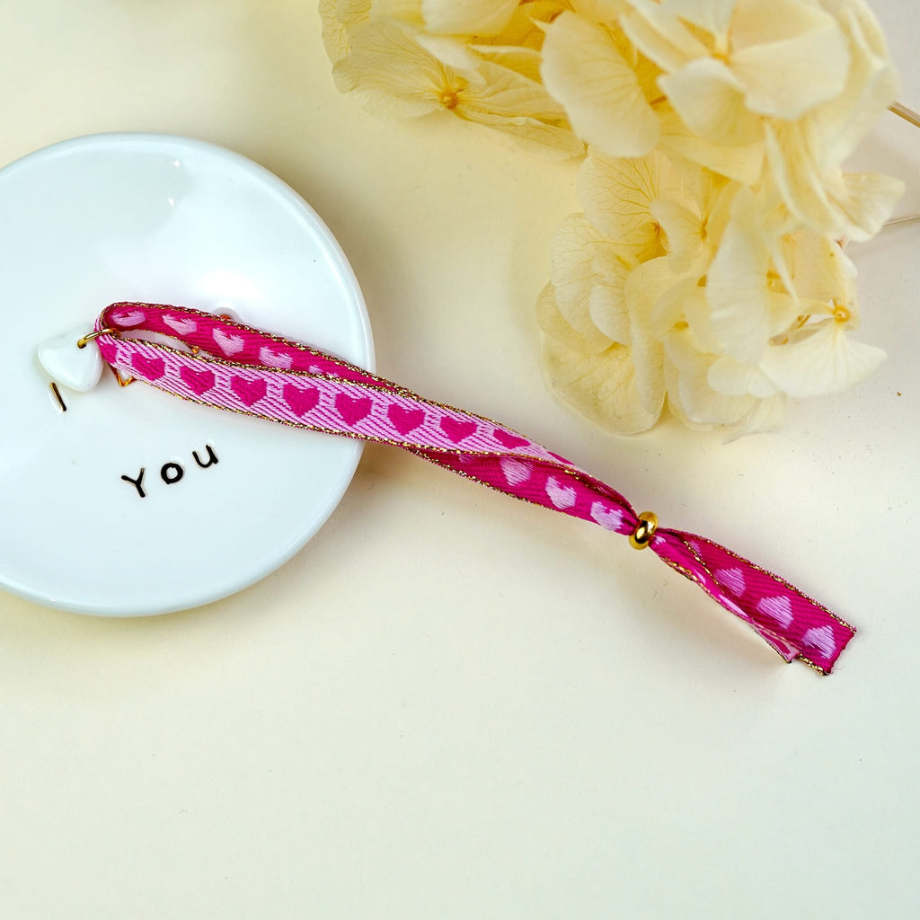 Bracelet ruban cœur et pendentif en porcelaine – ajustable