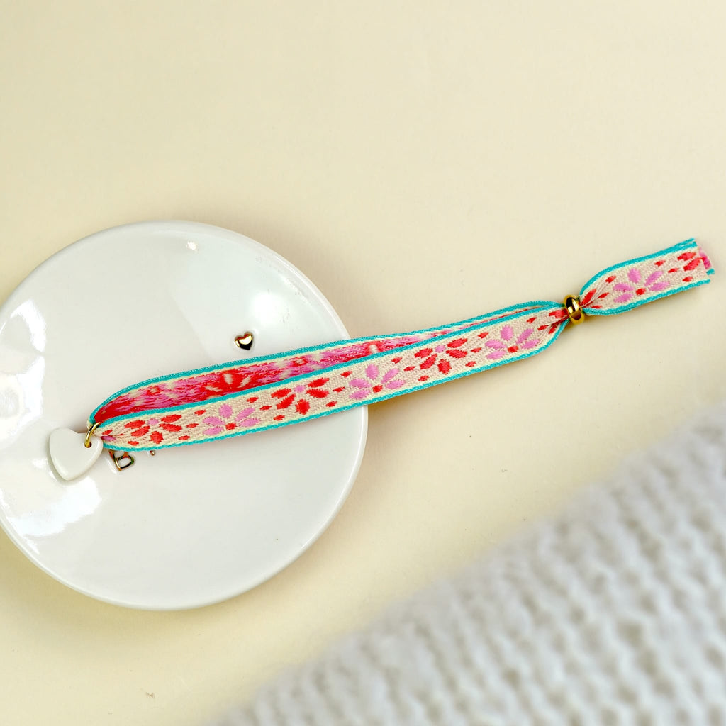 Bracelet ruban fleuri et pendentif en porcelaine – ajustable, bijou fait main France