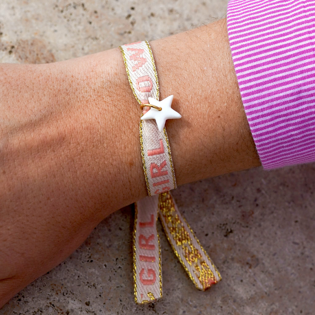 Bracelet ruban Girl Power et pendentif en porcelaine – ajustable, bijou fait main France