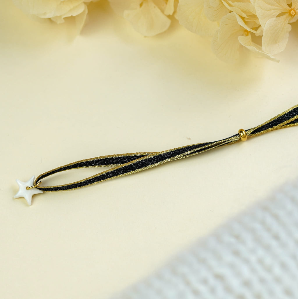 Bracelet ruban noir et doré et pendentif en porcelaine – ajustable, bijou fait main France