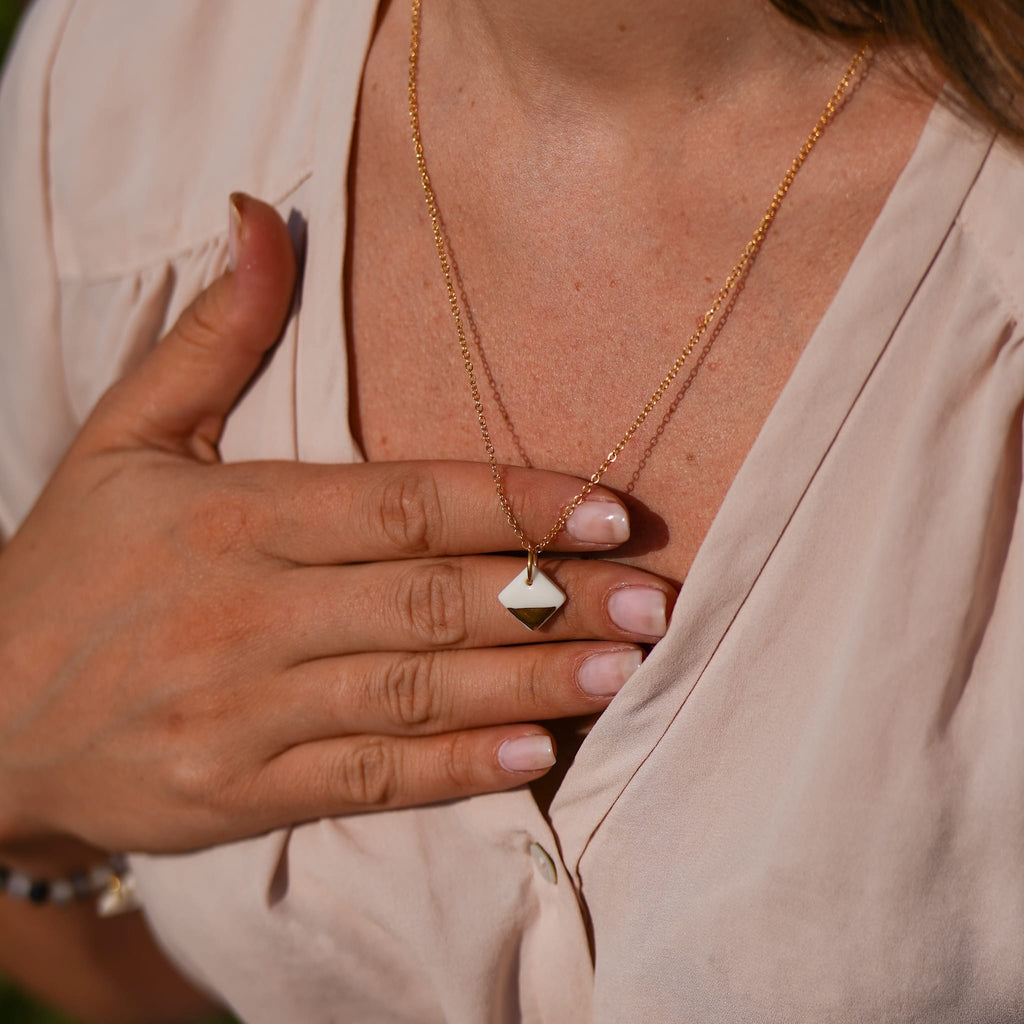 Collier Carré précieux en porcelaine et or