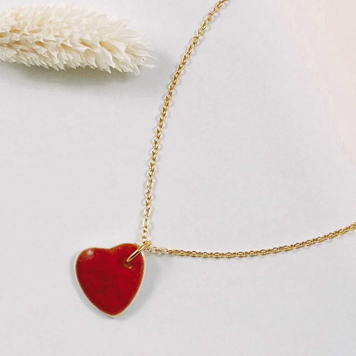 Collier coeur flamboyant en porcelaine