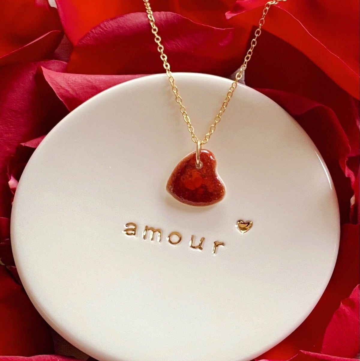 Collier coeur flamboyant en porcelaine