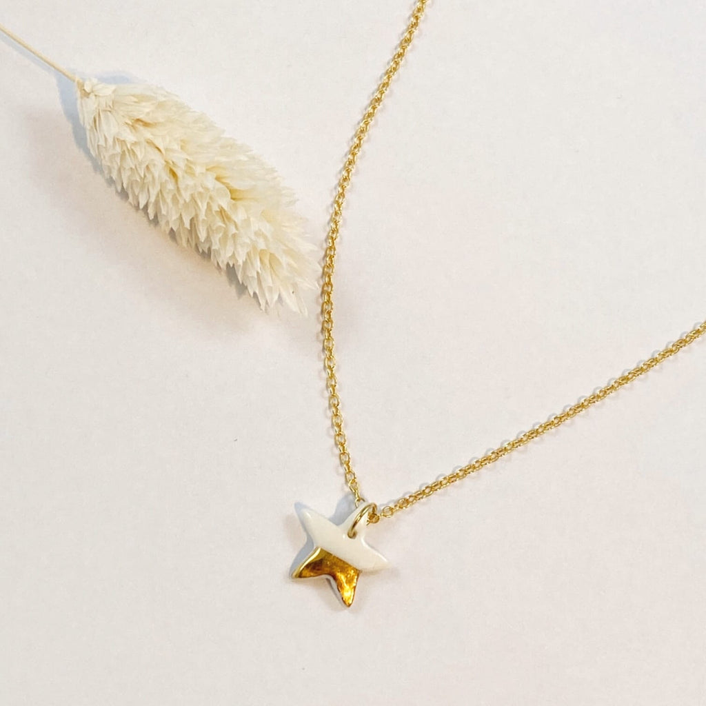 collier étoile en porcelaine blanche et or