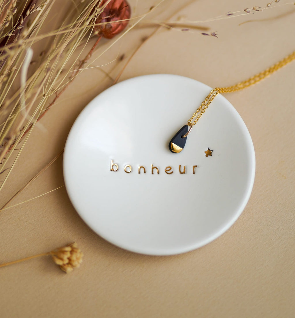 collier goutte en porcelaine noire et or sur chaîne dorée