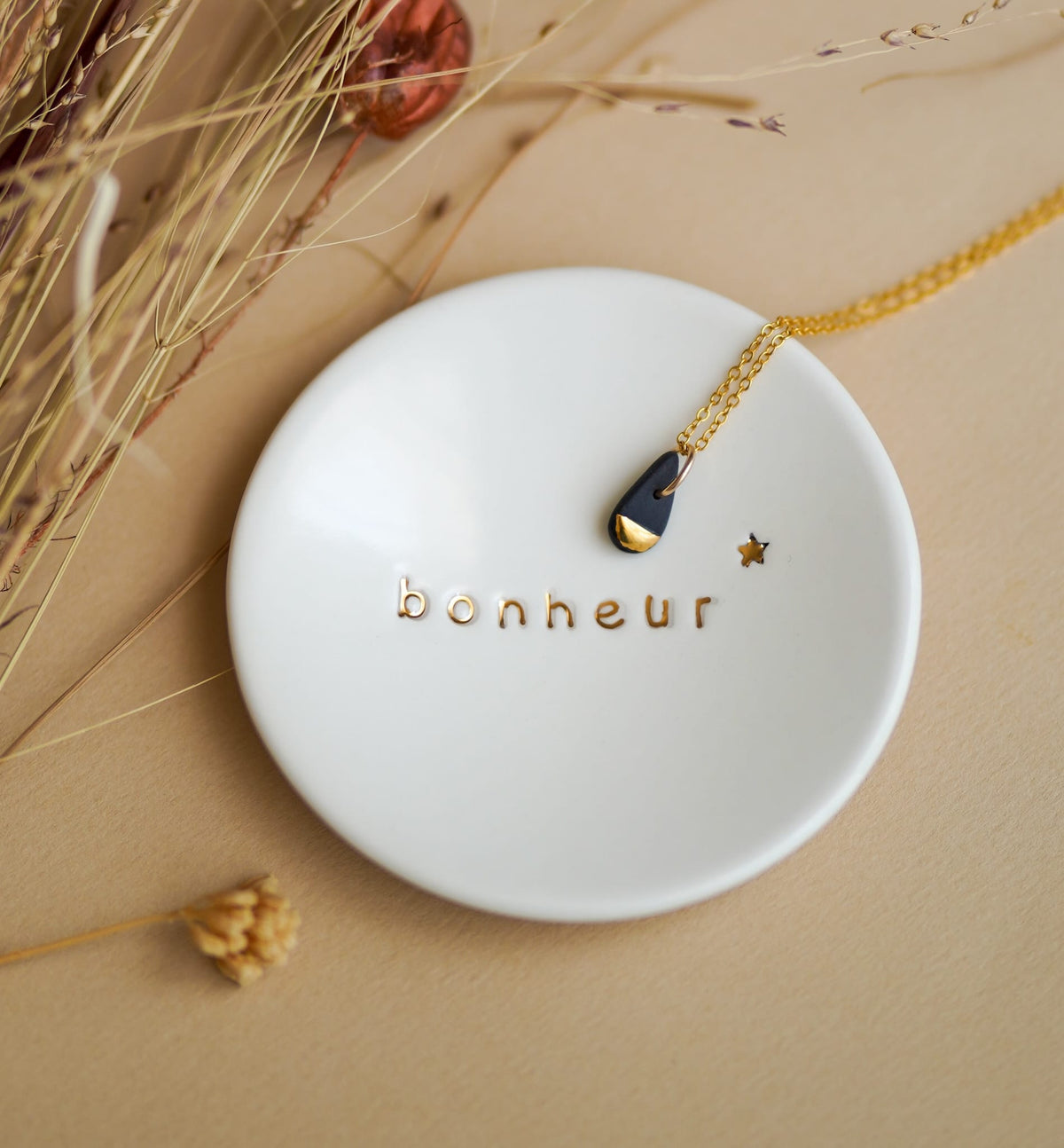 collier goutte en porcelaine noire et or sur chaîne dorée