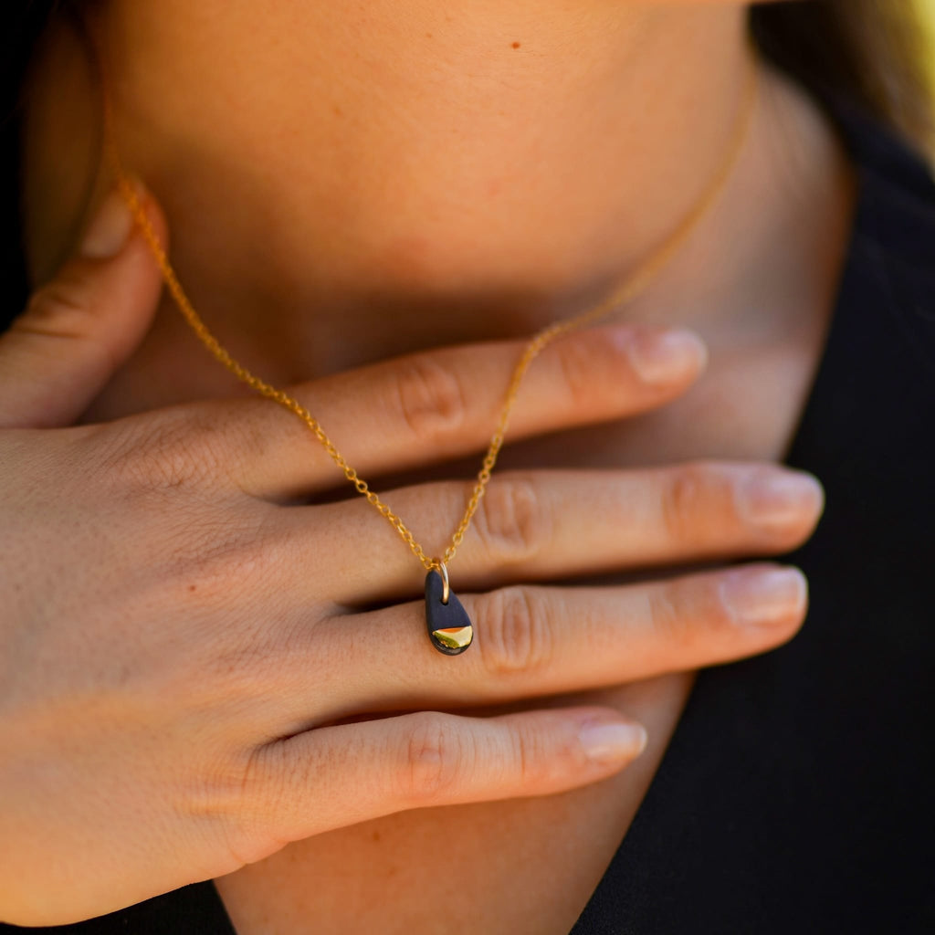 Collier Goutte en Porcelaine Noire et Or