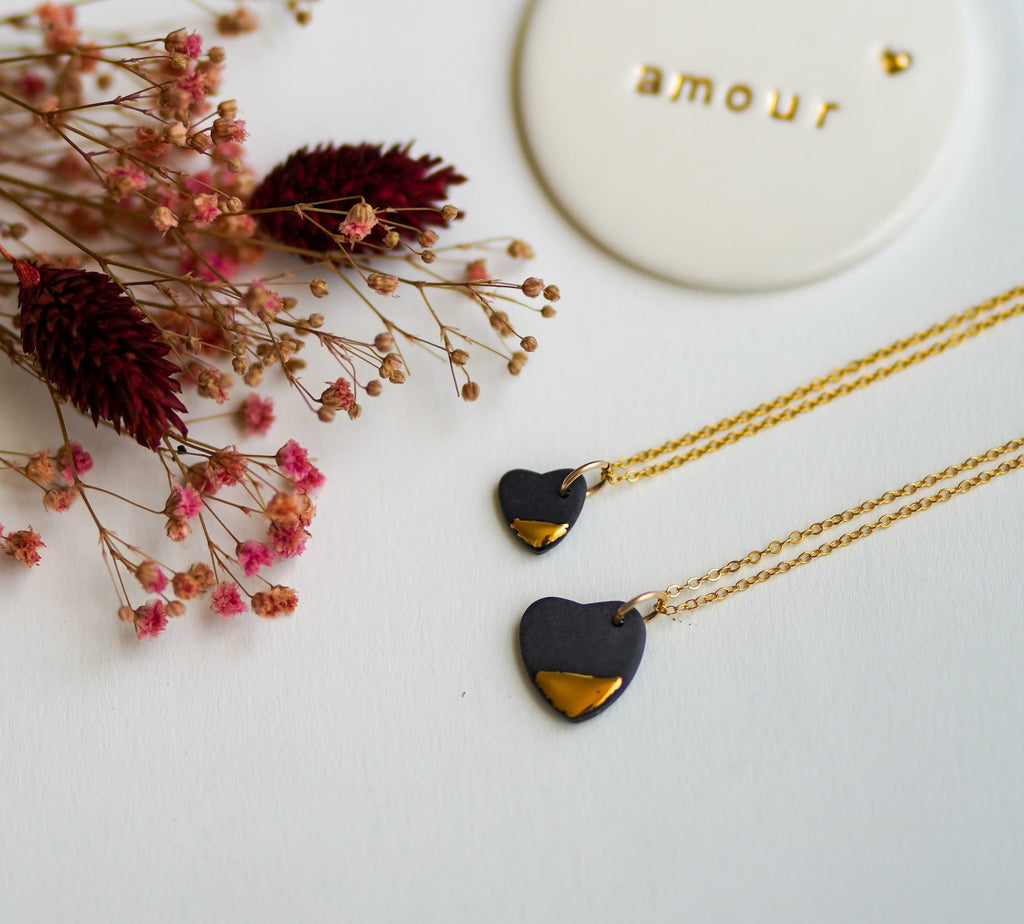 Collier Petit cœur – Porcelaine noire dorée