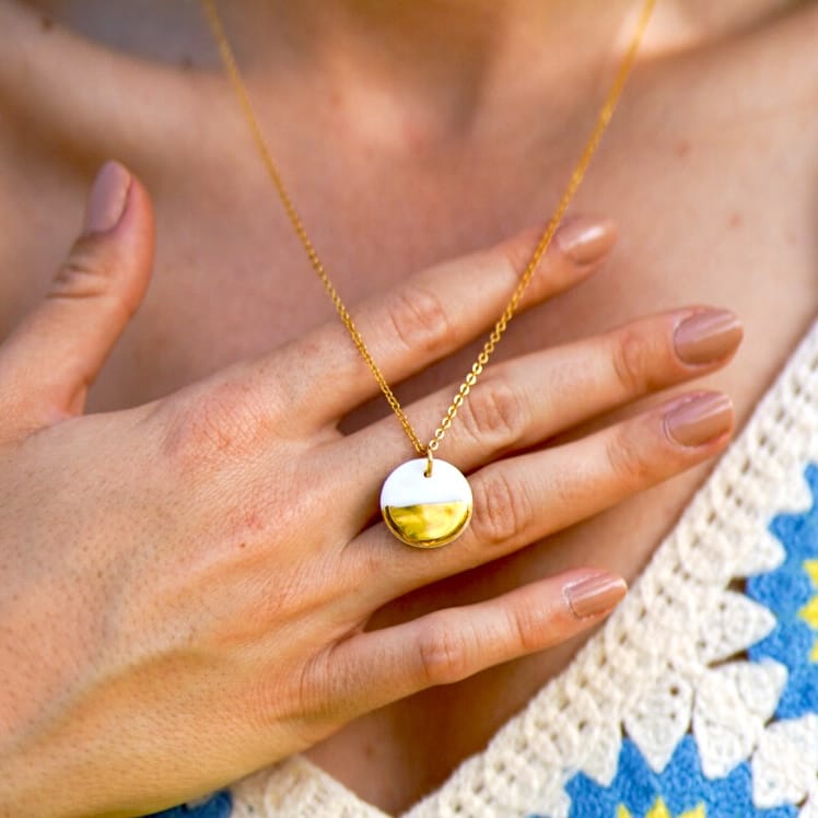 Collier rond en porcelaine et or