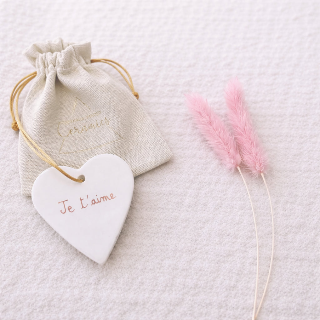 décoration en porcelaine et or à offrir pour dire je 'aime