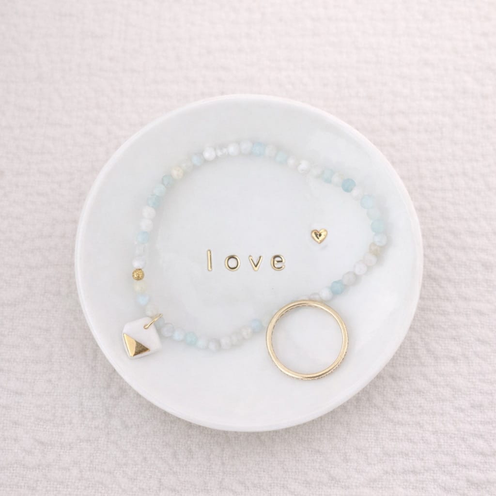 Coupelle à bijoux en porcelaine avec l'inscription love