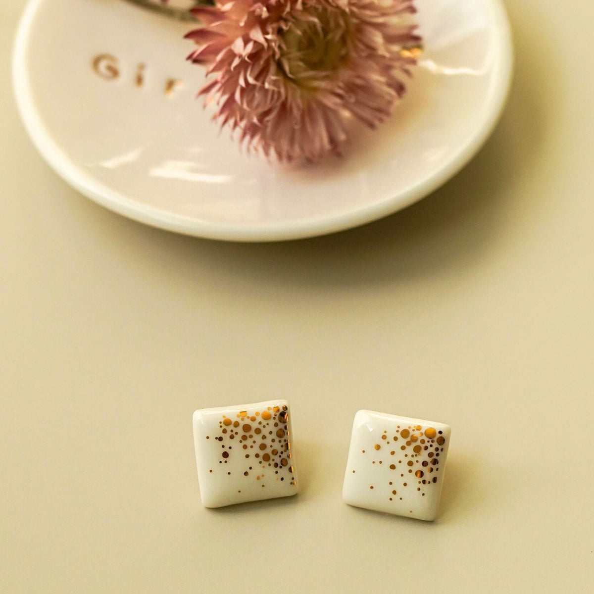 Puces Constellation Carrée – Porcelaine et or