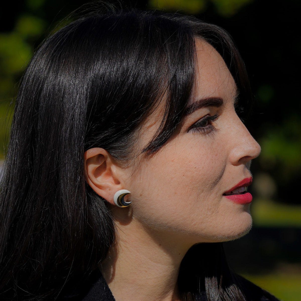 Puces Cosma Noir – Porcelaine blanche, noir profond et or