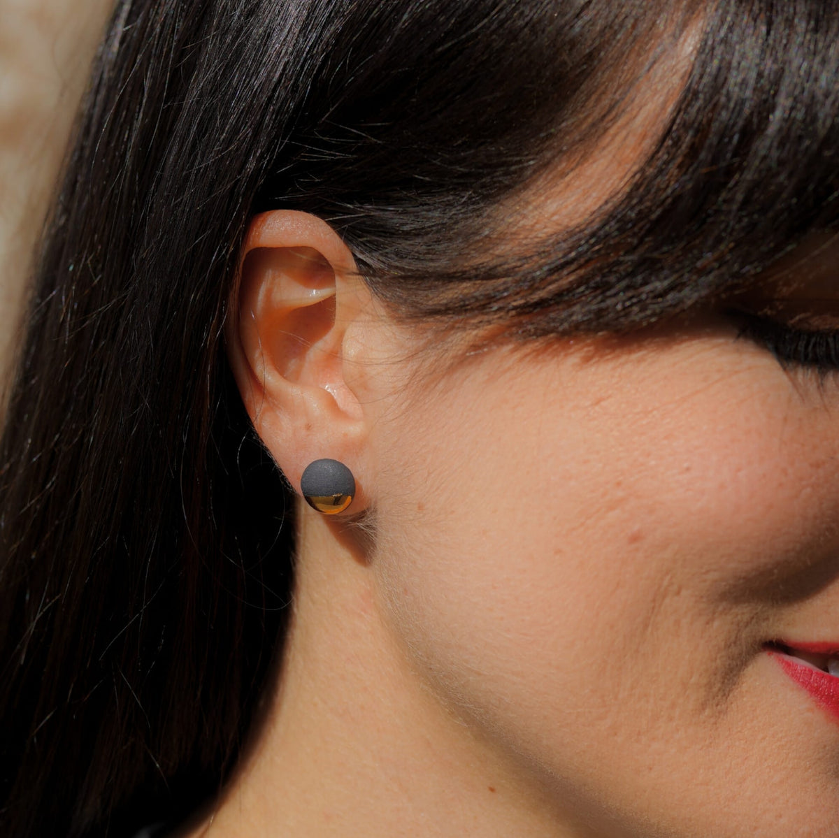 Puces Petit Soleil Noir – Porcelaine et or