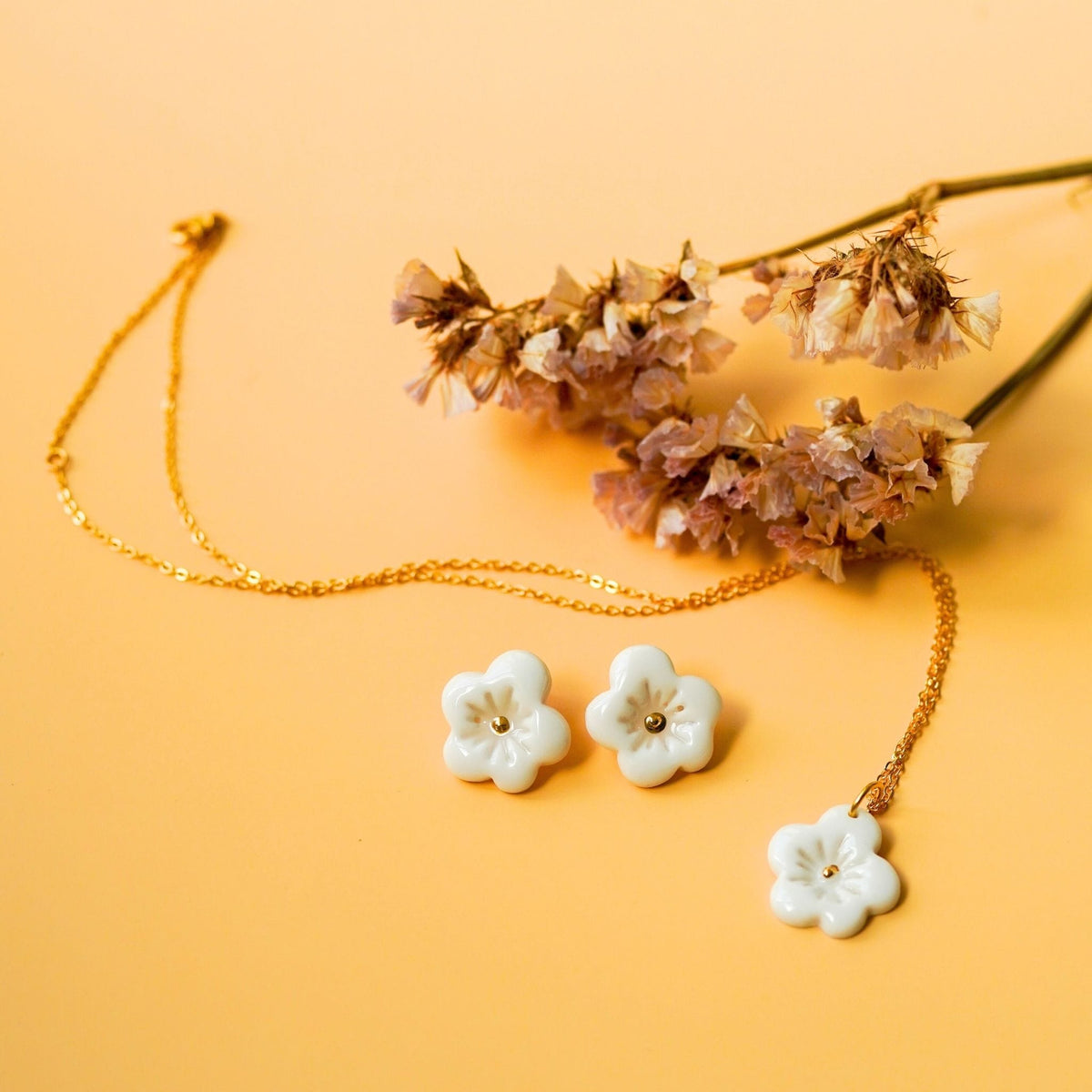 Puces Seventie – Porcelaine et or